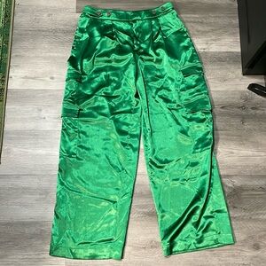 A new day target Women’s high rise satin cargo pants wide pants size 10 green